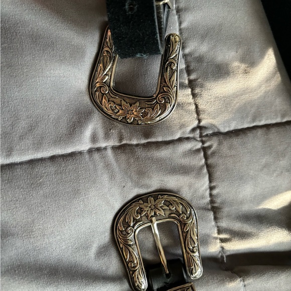 B low the belt bri bri - Picture 3 of 3